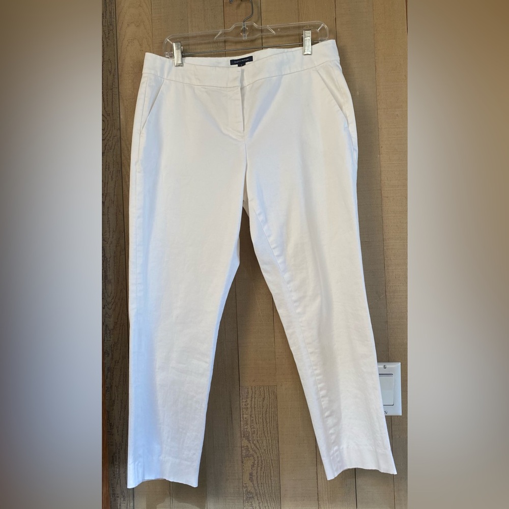 Ankle length, mid rise, white pants by Tommy Hilfiger